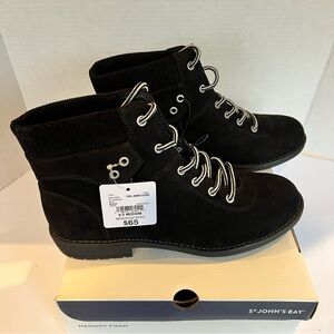 NWT St. John's Bay Women's Black Lace-Up Hiking Boots